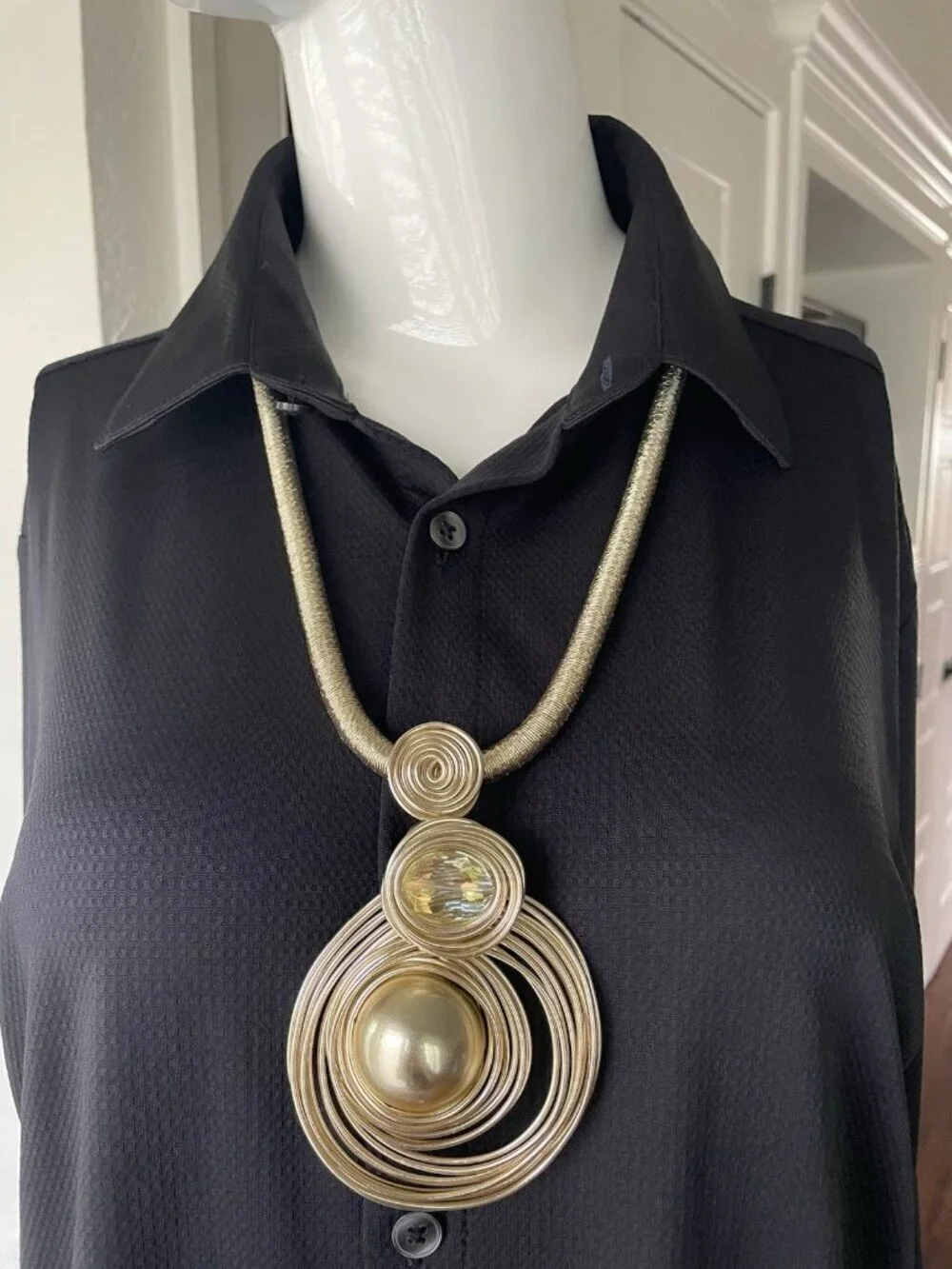 Women's Gold Wire Statement Pendant Necklace With Lobster Clasp Elegant Look